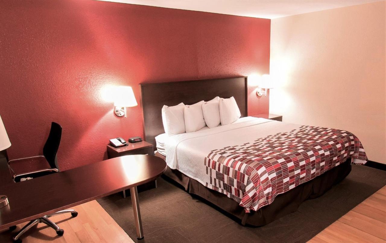 Red Roof Inn Бордмън Екстериор снимка