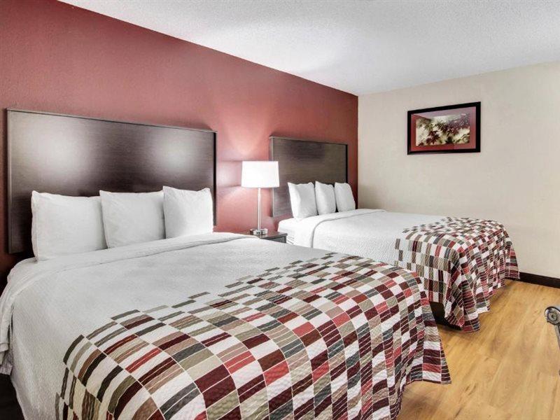 Red Roof Inn Бордмън Екстериор снимка