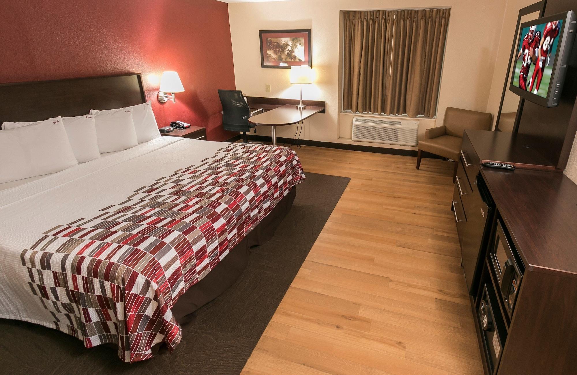 Red Roof Inn Бордмън Екстериор снимка