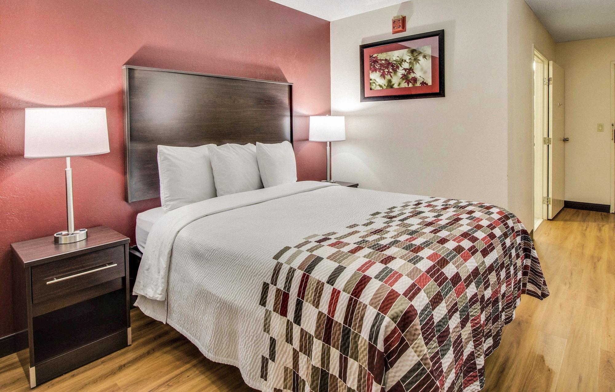 Red Roof Inn Бордмън Екстериор снимка