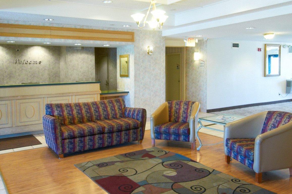 Red Roof Inn Бордмън Екстериор снимка