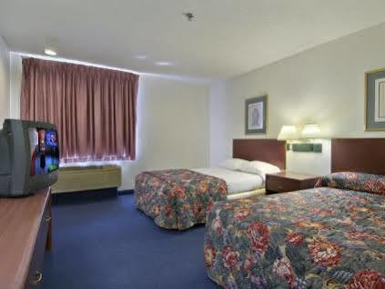 Red Roof Inn Бордмън Екстериор снимка