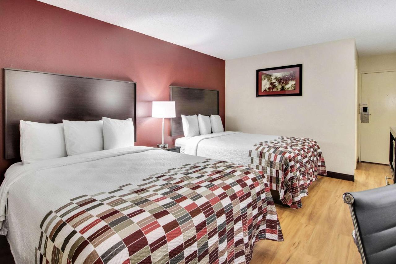Red Roof Inn Бордмън Екстериор снимка